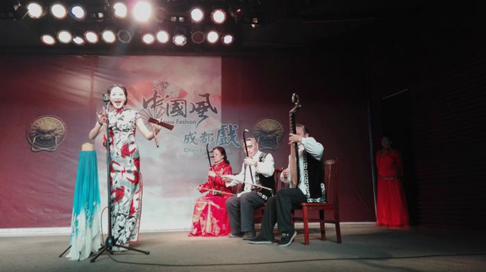 刘叶子演唱四川清音放风筝_副本_jpg