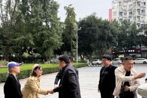 许昌市人大常委会副主任、市总工会主席王宏伟一行莅临成都市劳动人民文化宫参观考察